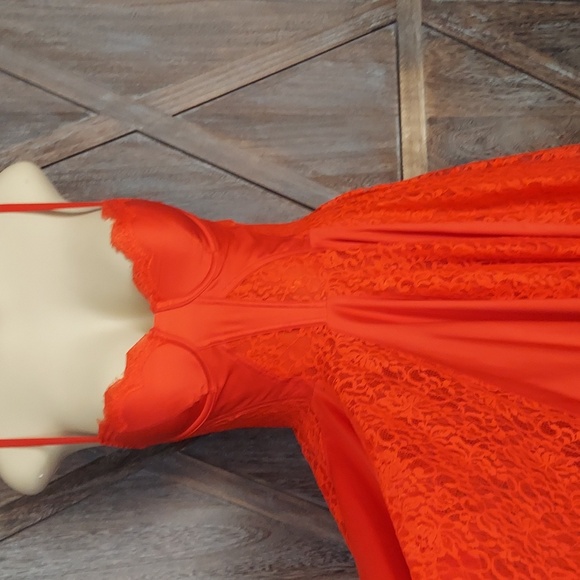 Guess Dancer, Lace, Satin, Corset Dress, Color Red, Size 2 - Picture 4 of 8